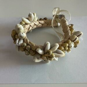 NEW Hand Made Shell Bracelet.🐚